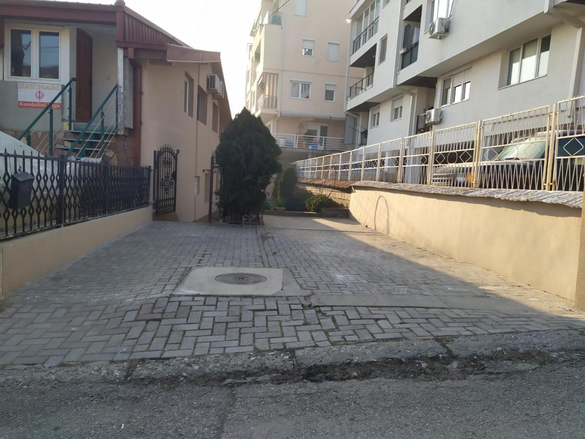 Vini Studio With Private Parking Szkopje Kültér fotó